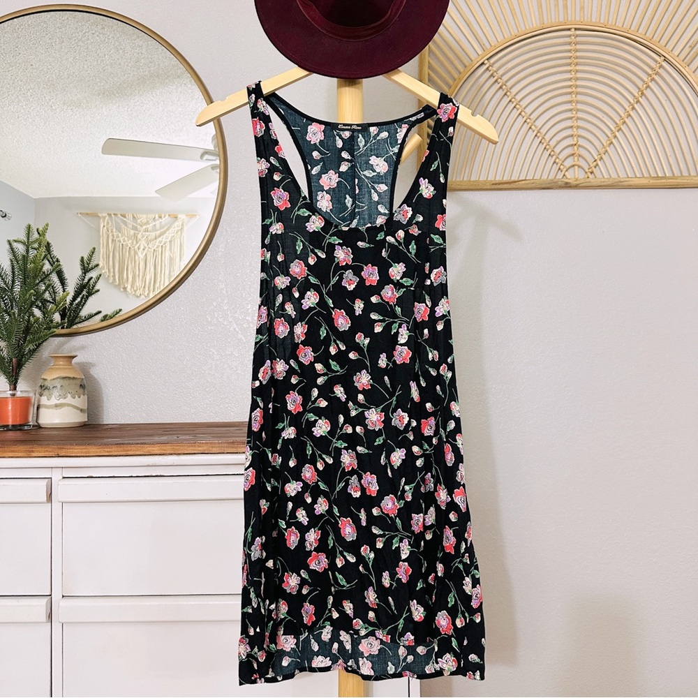 Cute floral dress!💐🖤